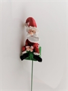 Julemand på pind. sidder på gave. H ca. 7 cm. + pind.